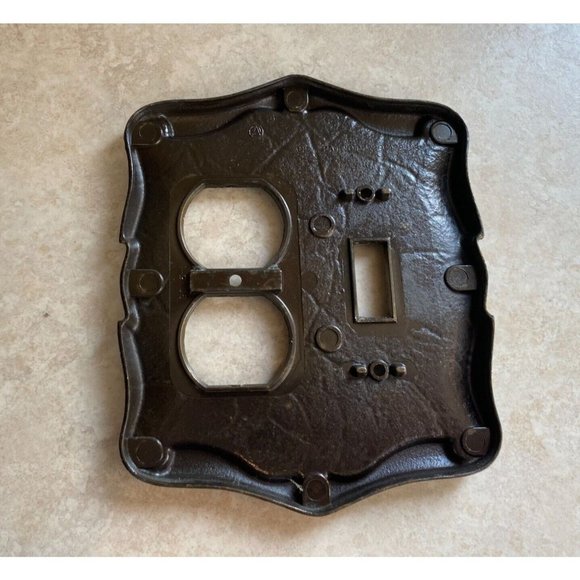 Vintage Amerock Carriage House Outlet and Single Switch Plate Cover - Picture 3 of 4